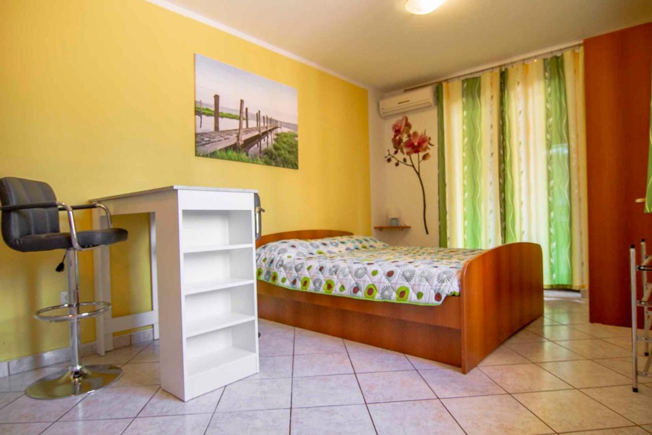 Studio In Pula/Istrien 17373 Apartman Štinjan Kültér fotó